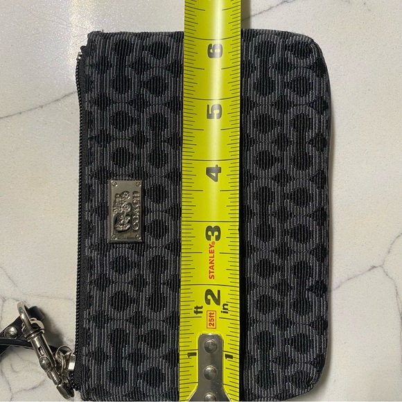 Coach Wristlet / Clutch Black Monogram - Picture 4 of 8